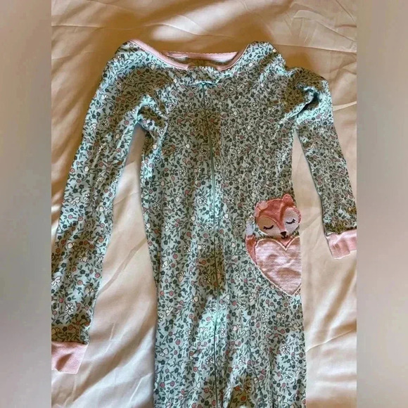 Carters pajamas size 5t. Cute fox and flowers print - Picture 2 of 5